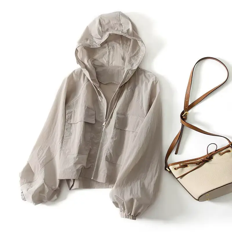 Casual Outdoor Jacket Women's Lightweight Polyester Summer Sunscreen Coat - Loose Fit, Hooded, Waterproof Quick-Dry, Full Sleeve, Zipper Closure, Pockets, Thin Breathable Layer for Outdoor Sports