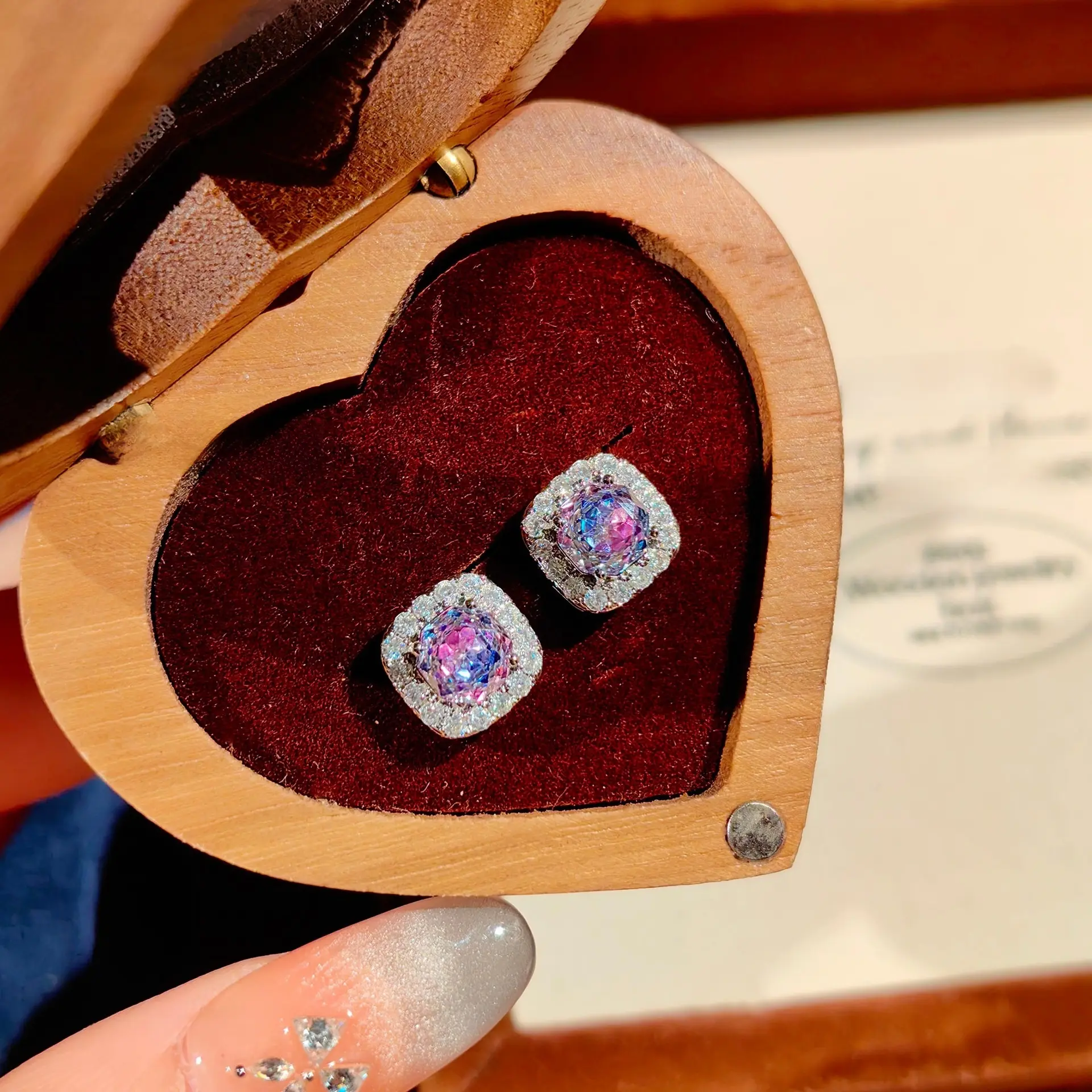 Tourmaline-colored earrings [price per pair]