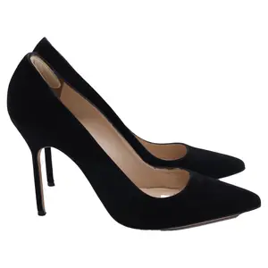 Pre-owned Manolo Blahnik Manolo Blahnik BB Pumps in Black Suede by Rebag