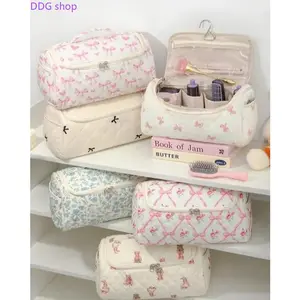 Quilted Fabric Makeup Bag – Large-Capacity All-Seasons Floral Print Travel Organizer, Multi-Pocket Portable Cosmetic & Hair Dryer Case, Waterproof Pouch for Women’s Bathroom & Travel Essentials