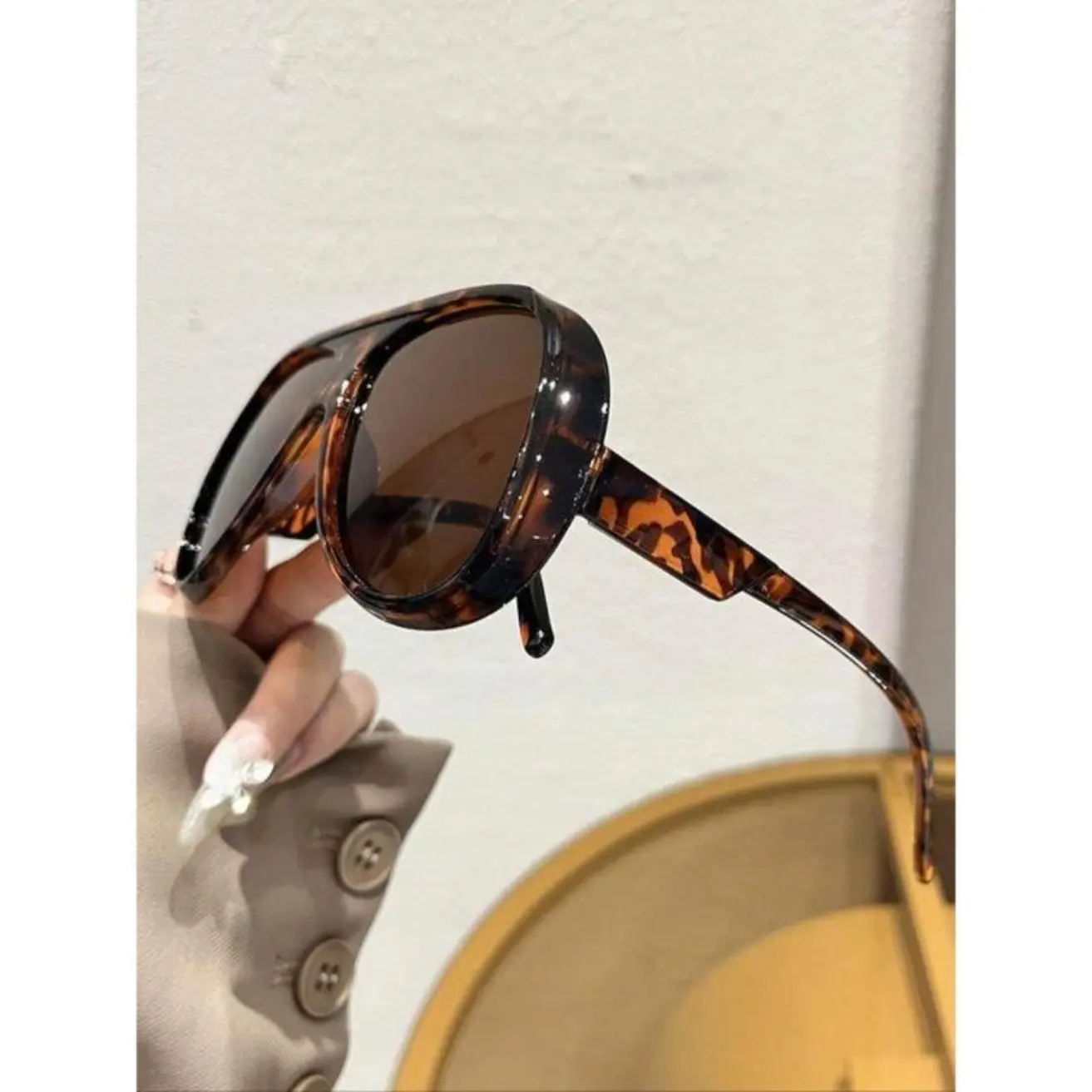 UNISEX OVER SIZED LARGE FRAME SUNGLASSES HS1123 - Oversize Irregular Frame Large Fashion Square  main image 4