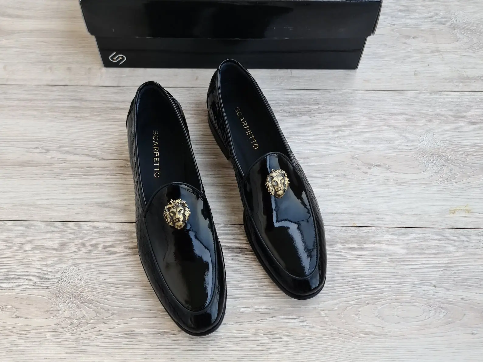 Handmade Leather Loafers: Men's Slip-On Dress Shoes with Lion Head