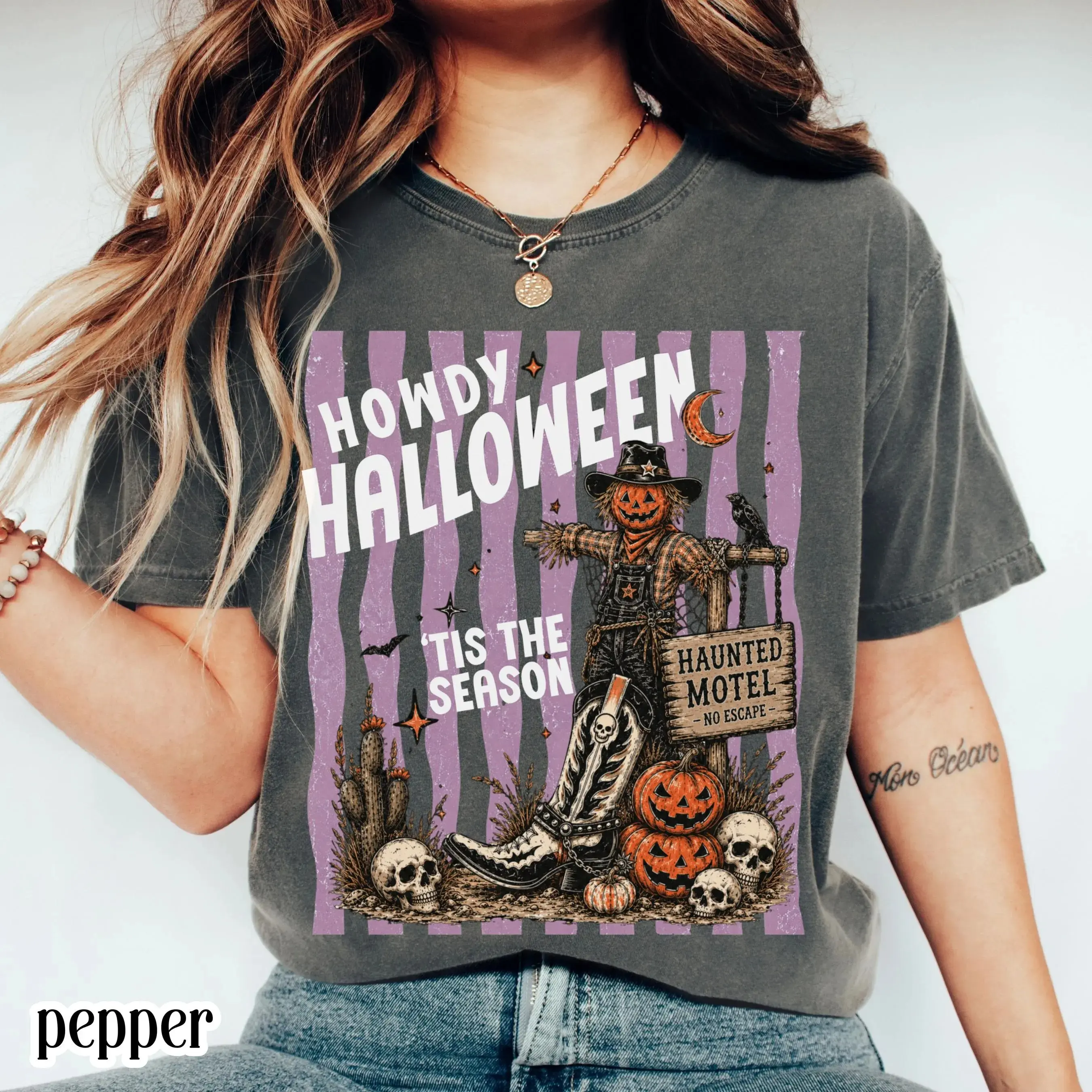 Western Halloween Comfort Colors Shirt Howdy Country Tshirt Pumpkin Scarecrow Spooky Season Tee Tis the Season Outfit Cute Fall T-shirt