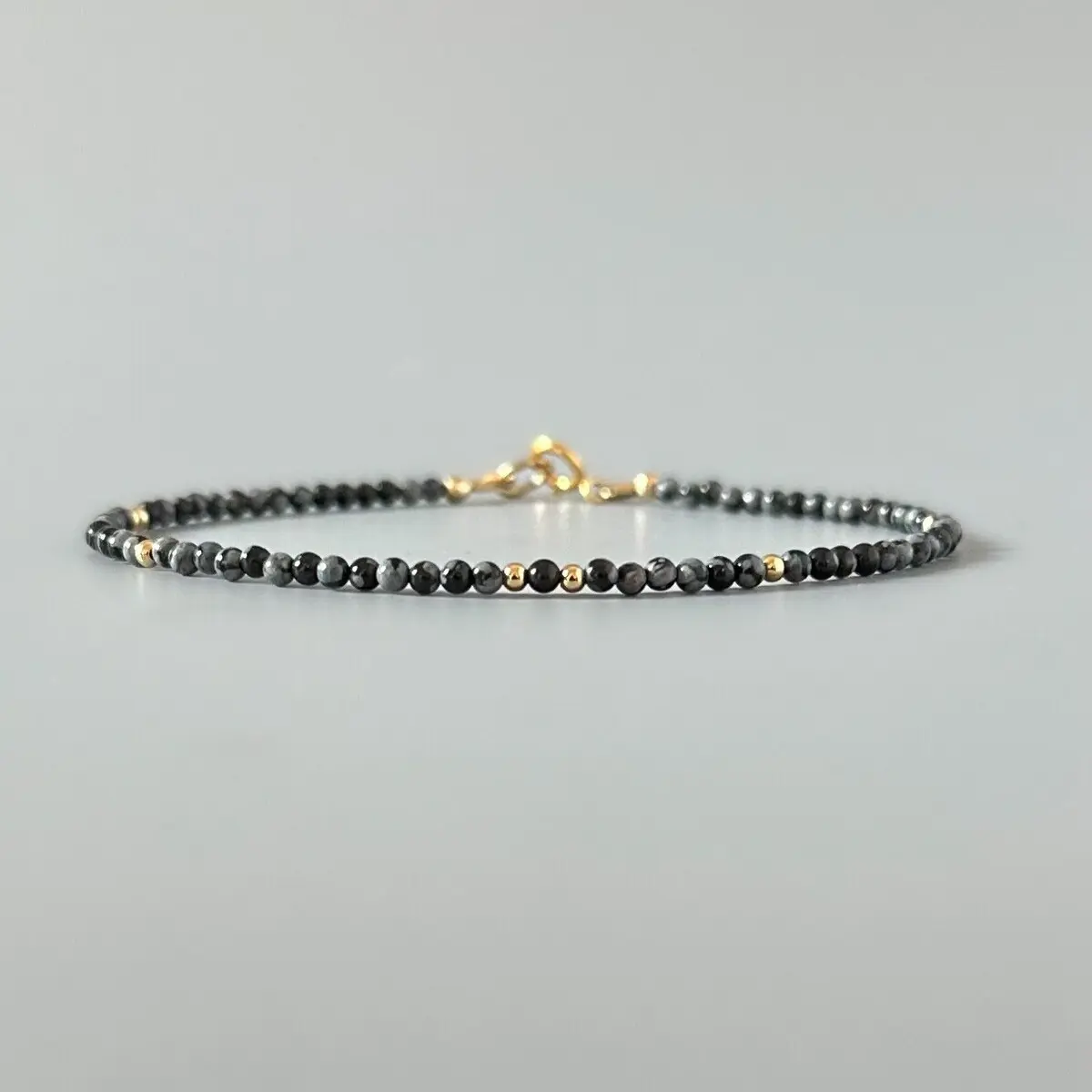 Natural Snowflake Obsidian Stone Bracelet 3mm Tiny Black White Gemstone Dainty Bracelet Delicate Crystal Beaded Bracelet Anklet Minimalist Style for Women Handmade Adjustable