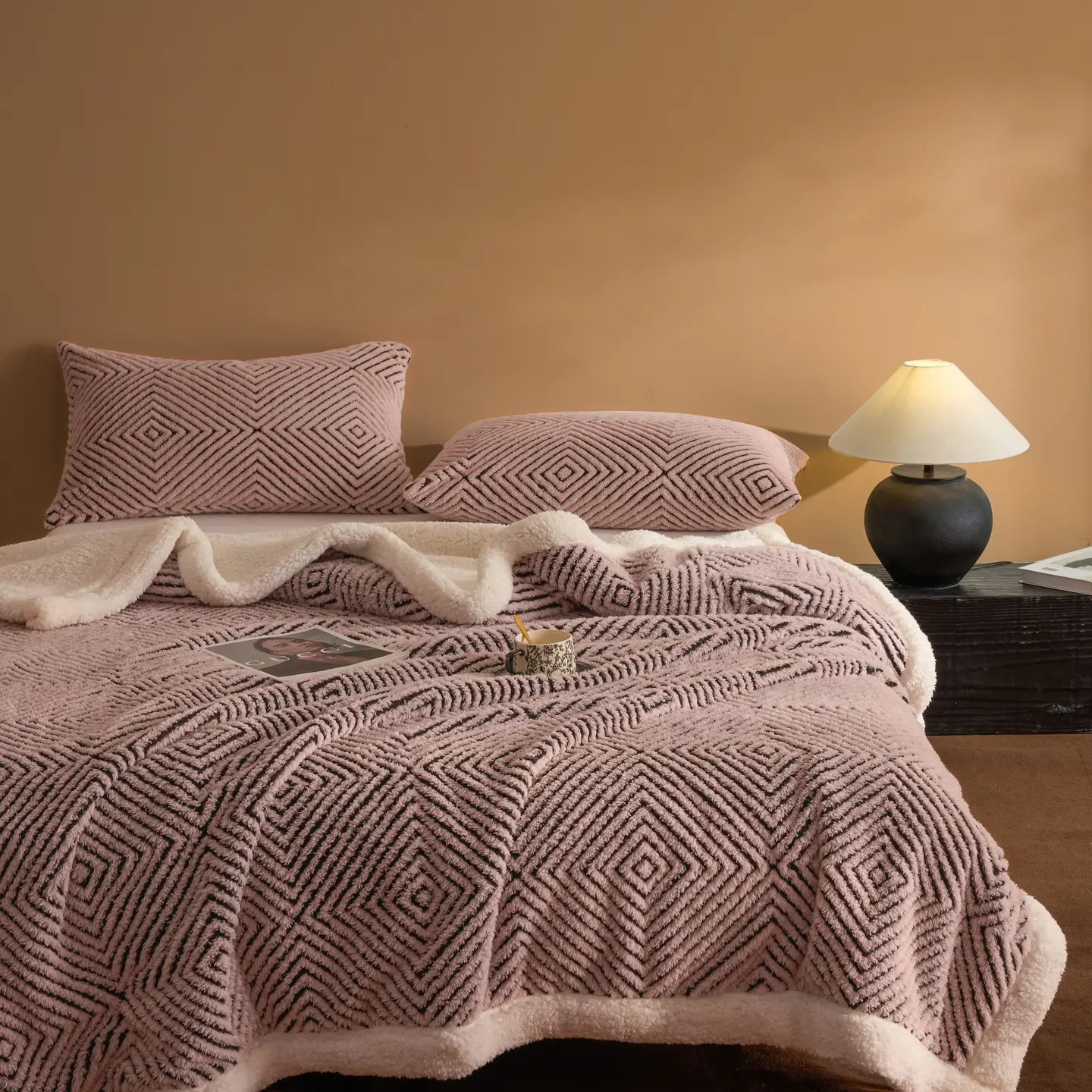 Double-Layer Knitted Plush Blanket, Ultra-Soft All-Season Comfort, Perfect for Bedroom and Living Room, Easy Care