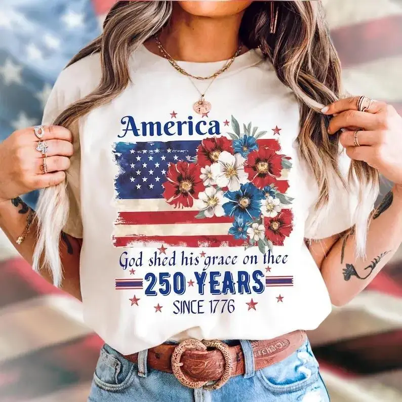 Women's Cottagecore T-Shirt with a Floral American Flag Print, Lightweight Short Sleeve Regular Fit Top for Fourth of July & USA 250th Anniversary, Women's Fashion, American Flag Decal Women's T-Shirts