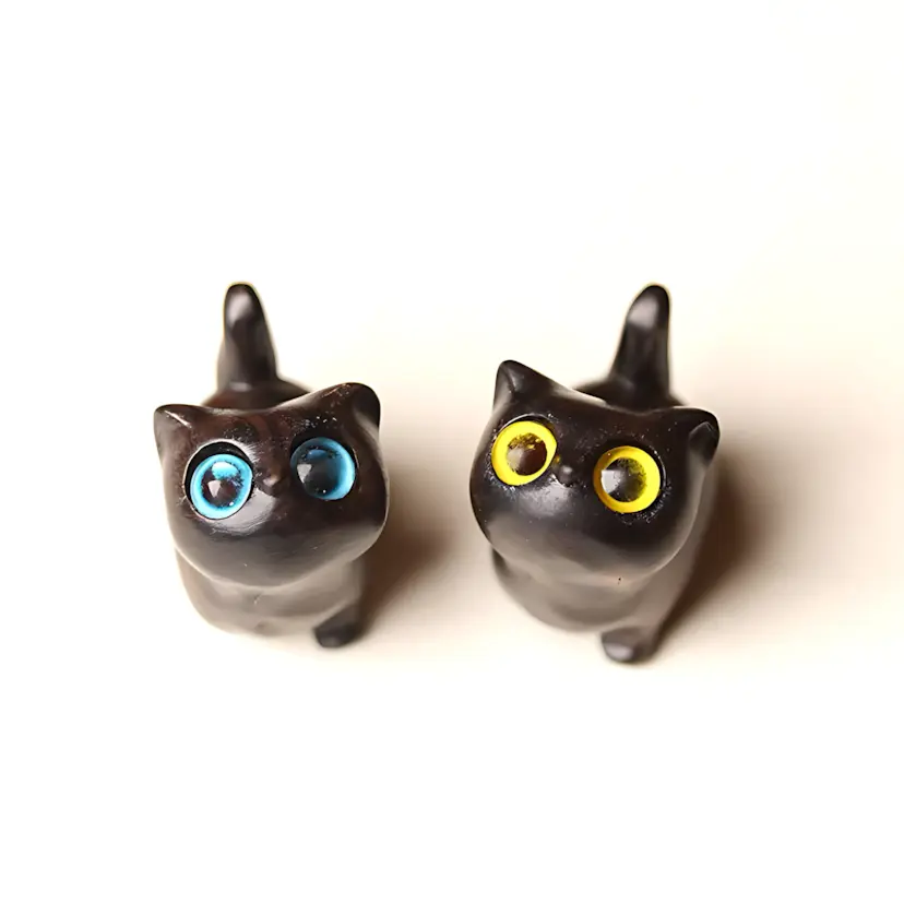Green sandalwood carved curious little cat animal creative wooden cute cat figurine hand-held item birthday small gift