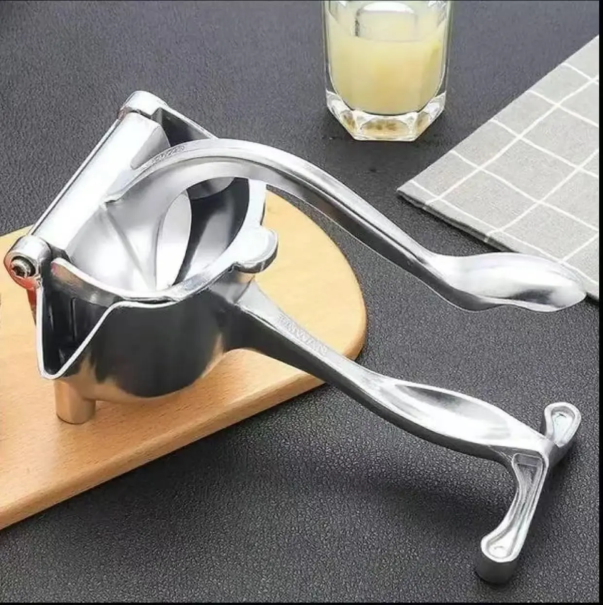 Hand Juicer Squeezer Aluminum Manual Press Juicer with Ergonomic Grip for Efficient Juice Extraction of Pomegranates Citrus& More Durable Compact Easy to Use & Clean Manual Citrus Juicer Detachable for Kitchen Utensils