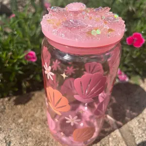 Pink Seashell 16 oz with Decorated Lid, Matching Daisy Cup - Floral Design, Ideal for Beverage Fun - Drinkware, Bottle
