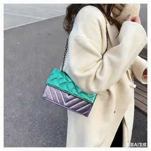 Women's Fashion Chain Strap Chic Crossbody Purse Elegant Textured Shoulder Bag Stylish Accessory for Everyday Elegance with Versatile Design and Functional Style