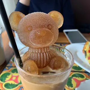 Silicone Bear Ice Cube Mold Set for Making Cute Ice Cubes in Coffee Tea Cocktails and Drinks