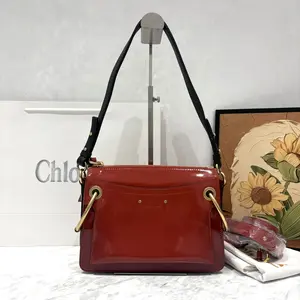 Pre-owned Chloé Patent Shoulder Bags 7.8'' R2589 Shoulder Bag C5438073121 0410 T5 Betsy