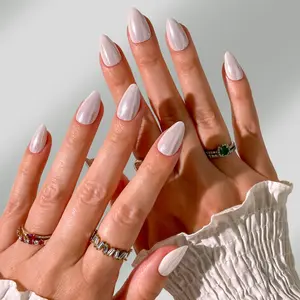 Glossy Glazed Press-On Nails - Classic Design with White Finish, Suitable for Various Occasions