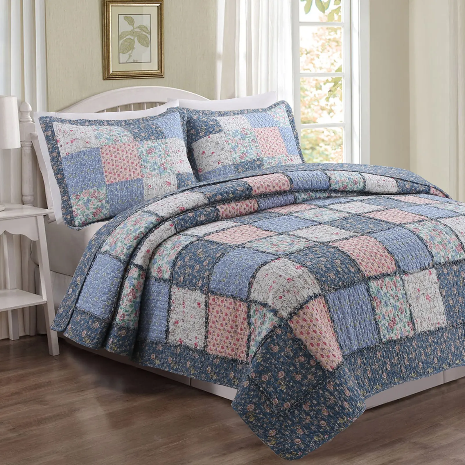 Mraz Ruffled Bias Cotton 3-Piece Reversible Quilt Bedding Set - French Country Comfy Bed Set, Patchwork Bedspread, Quilt Cover, Breathable Cotton Material, Blue/Pink for Bedroom Decor, Comfy Bed Sets, Quilt Cover Set
