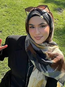 Women's Fashion Artistic Print Chiffon Scarf Hijab Head Scarf, Lightweight Breathable Skin-Friendly Long Scarf, Ideal for Daily Commute, Travel and For Muslim