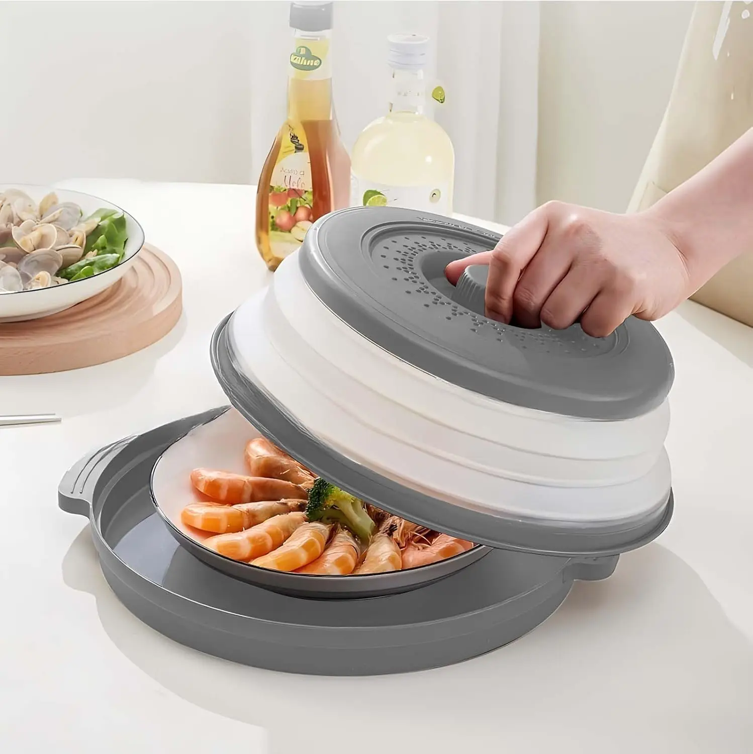 Microwave Splatter Cover for Food With Anti-scald Base Plate,Silicone Vented Avoid Scalding Collapsible Guard Lid, Plate Holder & Kitchen Colander for Meal Prep，Durable & Easy to Clean，Space-saving Collapsible Design