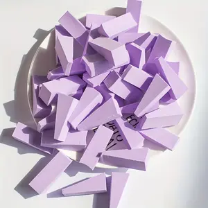 Wedge-shaped makeup sponge, beauty brush, suitable for use with foundation, blush, and eyeshadow - free of fragrances and preservatives, suitable for normal skin types, capable of controlling edges and achieving a uniform application effect.