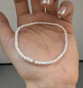 NC005-Small Freshwater Pearl Stretch Bracelet With Accent Bead. #pearlbracelet #stretchbracelet #freshwaterpearls #minimalistjewelry #daintyjewelry #pearlcore #stackingbracelets #cleangirlaesthetic #everydayjewelry #bracelet #jewelrytok #giftidea
