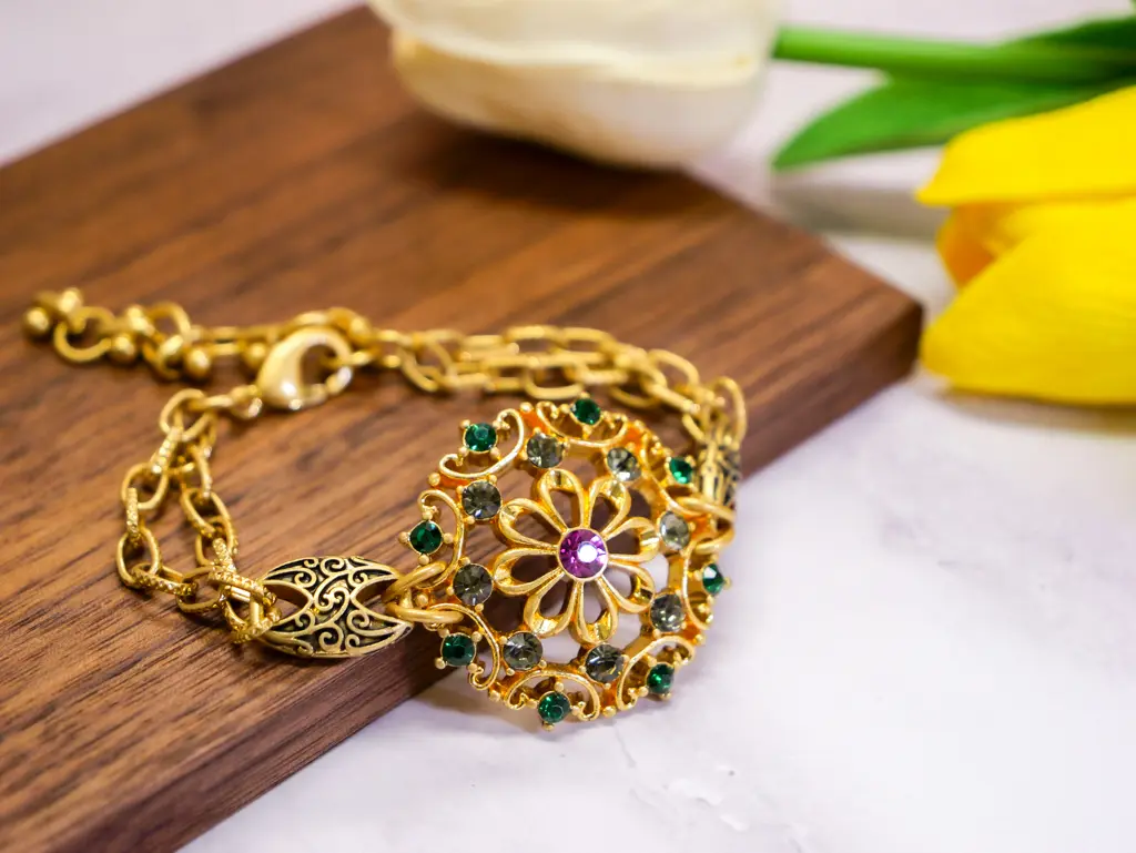 LightingArt Vintage Copper Flower Bracelet - Elegant Design with Copper Accents, Perfect for Everyday Wear