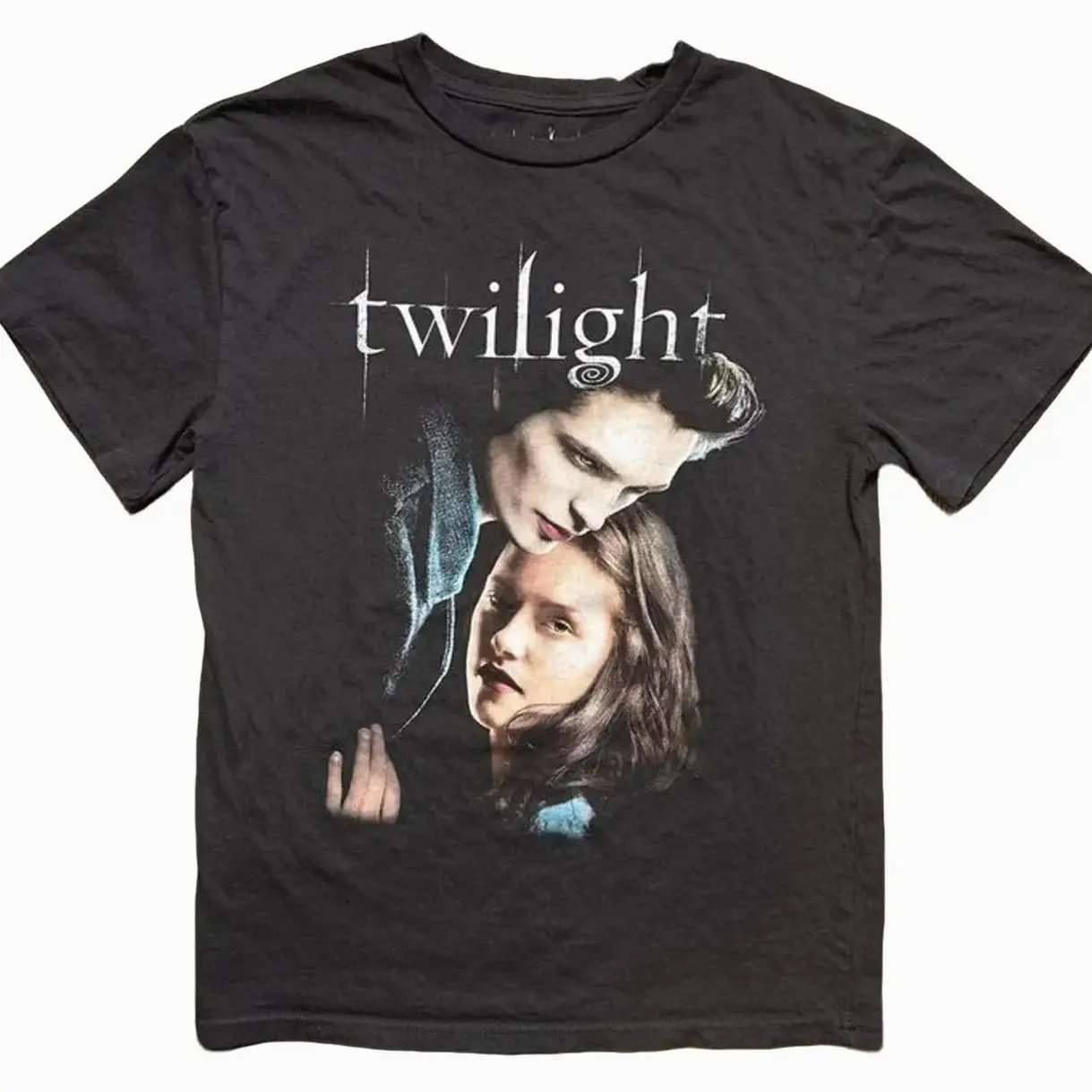 Vintage Twilight Movie Poster Black T-Shirt Edward and Bella Vampire Romance Graphic Tee Y2K Aesthetic