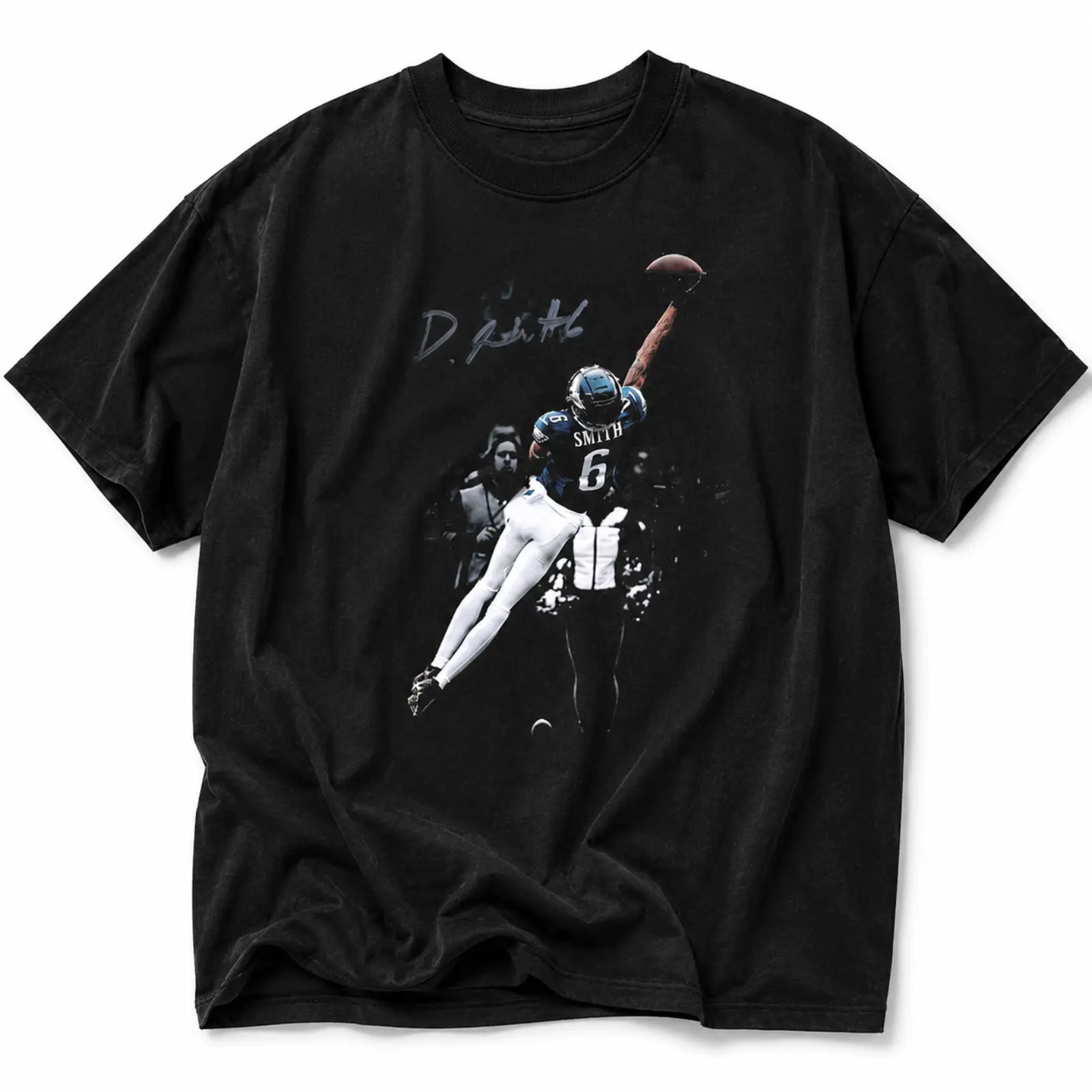 DeVonta Smith Football Adults and Youth T-shirt, teen boys clothing, Philadelphia football merch, men's stuff, game day shirt, mens clothing, youth clothing, gift for him & her, streetwear, graphic tees for boys
