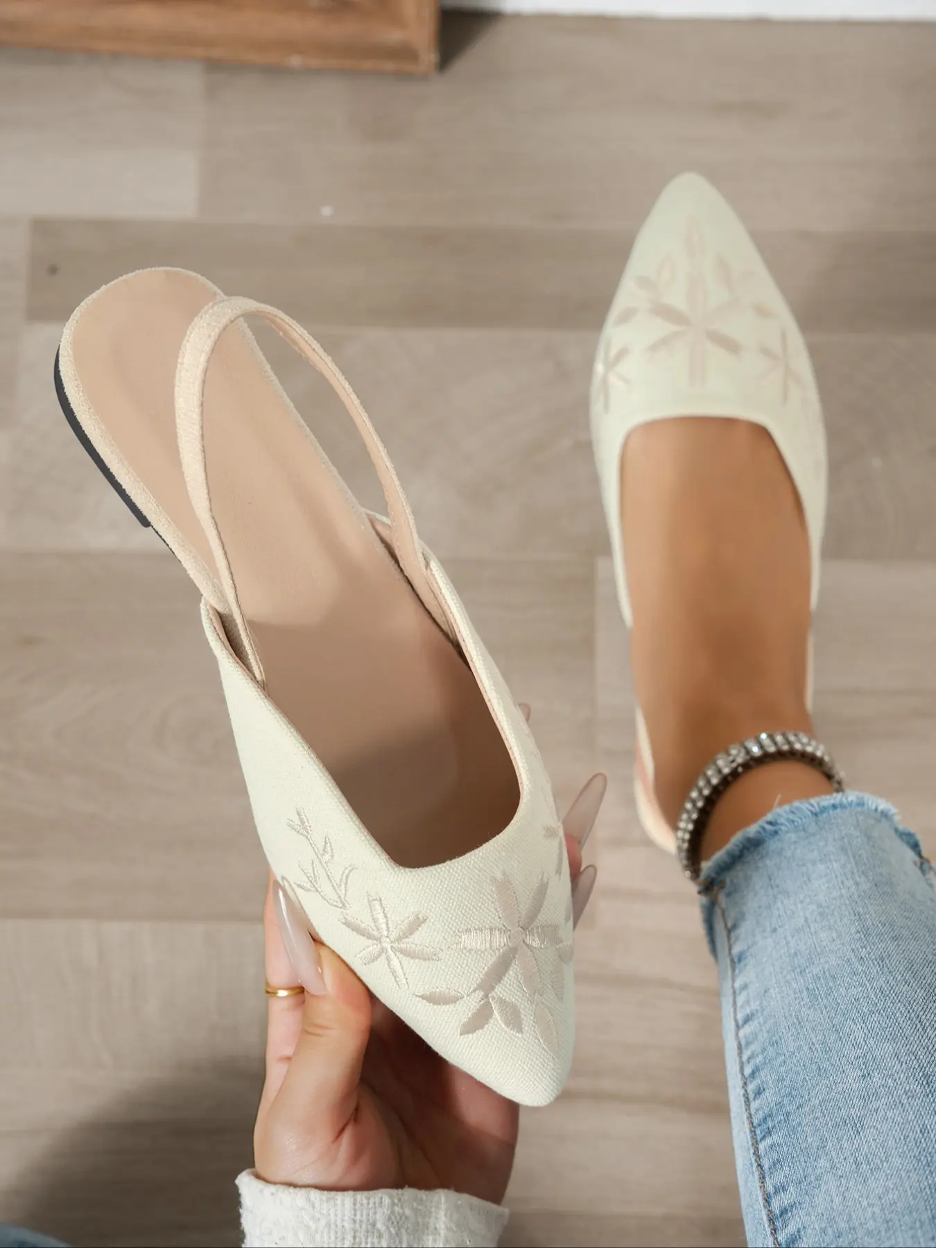 Women's Beige & Black Floral Embroidered Pointed-Toe Slingback Mule Flats Double-Strap Design Fabric Upper Elegant Office Party Dress Shoes Casual Daily Footwear Fashion Lifestyle Footwear Walking Shoes