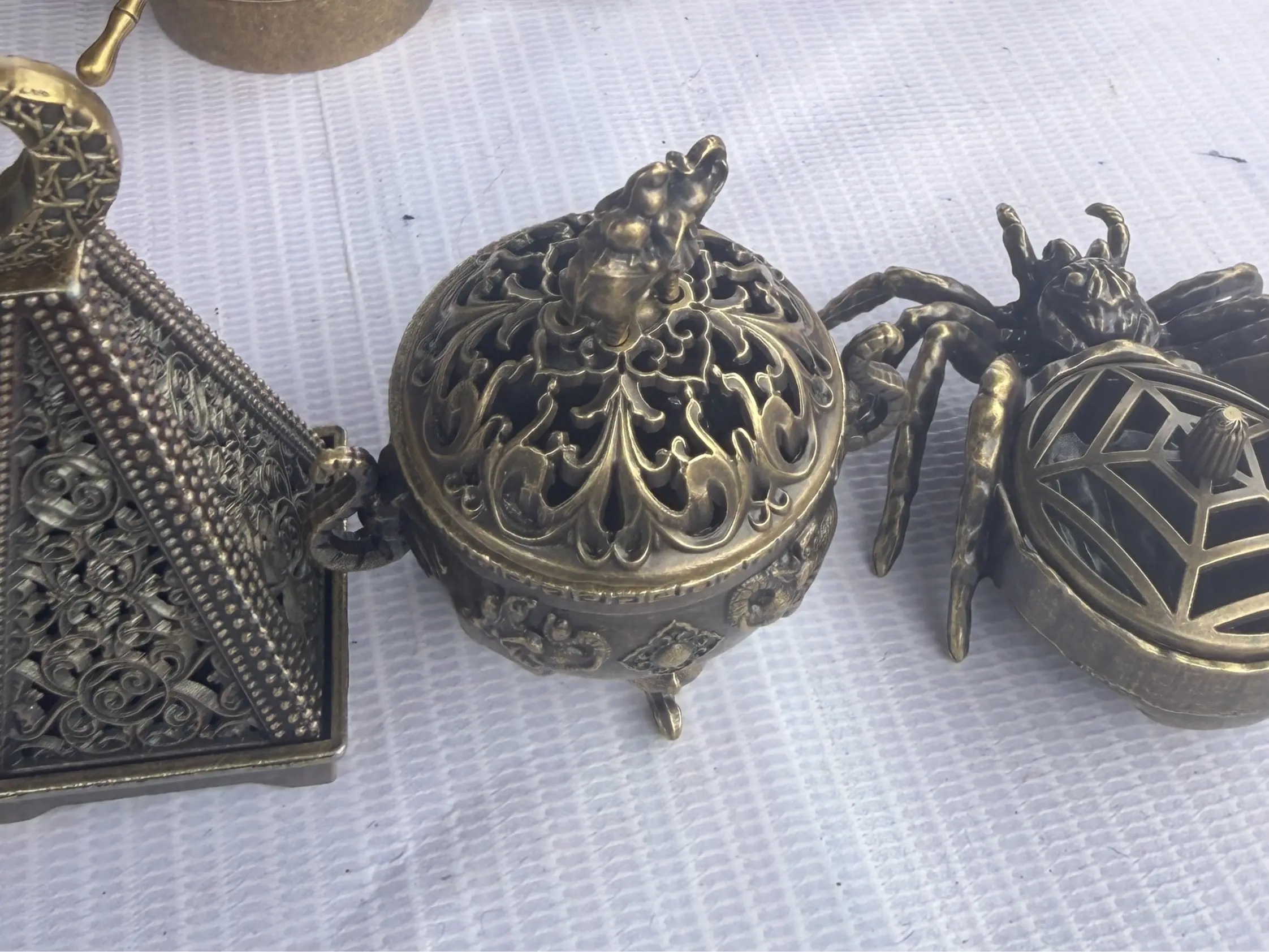 Mia(12949)gc.Artistic metal censers featuring moon pyramid, beast lid and spider shape for your incense collection.