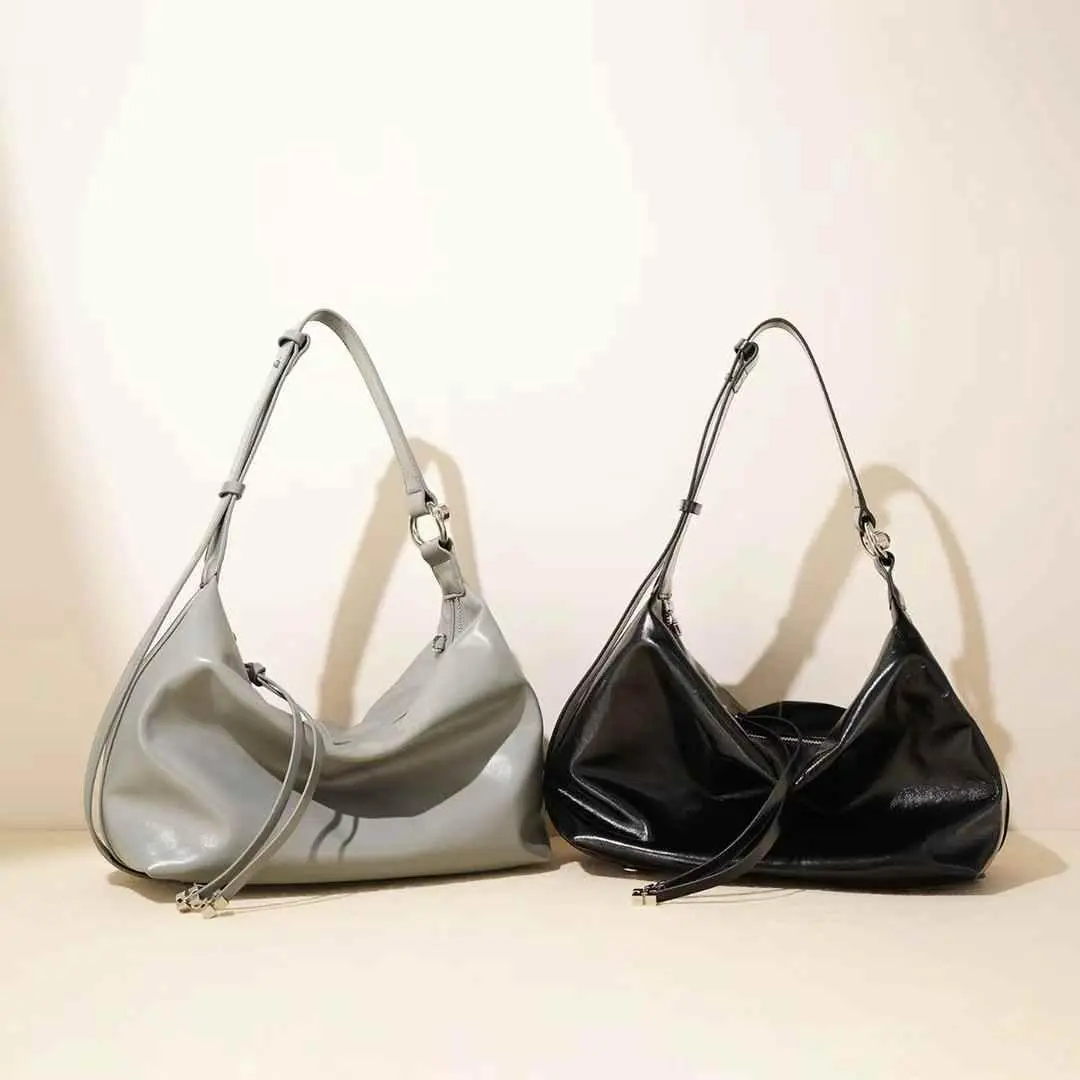 Classic Leather Hobo Bag “Timeless Elegance”