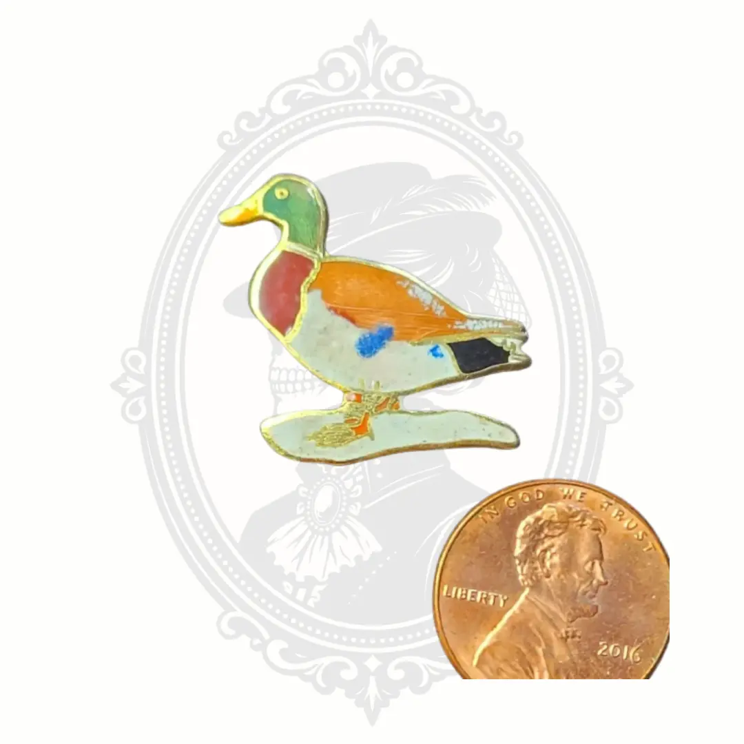 Vintage Mallard Duck Shape Hat Tack - Unisex Rustic Charm Collar Clip Brooch, Classic Hunting and Outdoorsman Styling Hunting Gear, Sports Accessory for Waterfowl Enthusiasts, Collectible for Tackle Bags, Animal
