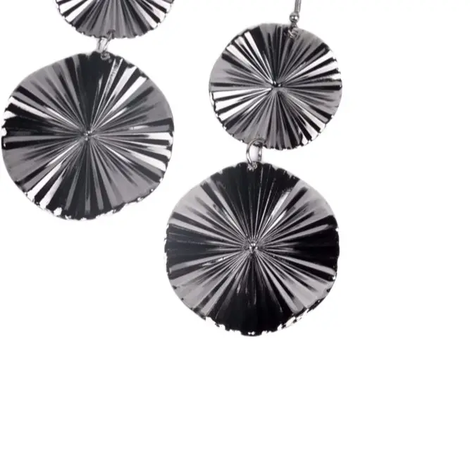 Paparazzi Silver Disc Earrings with Radiant Design for Stylish Outfits
