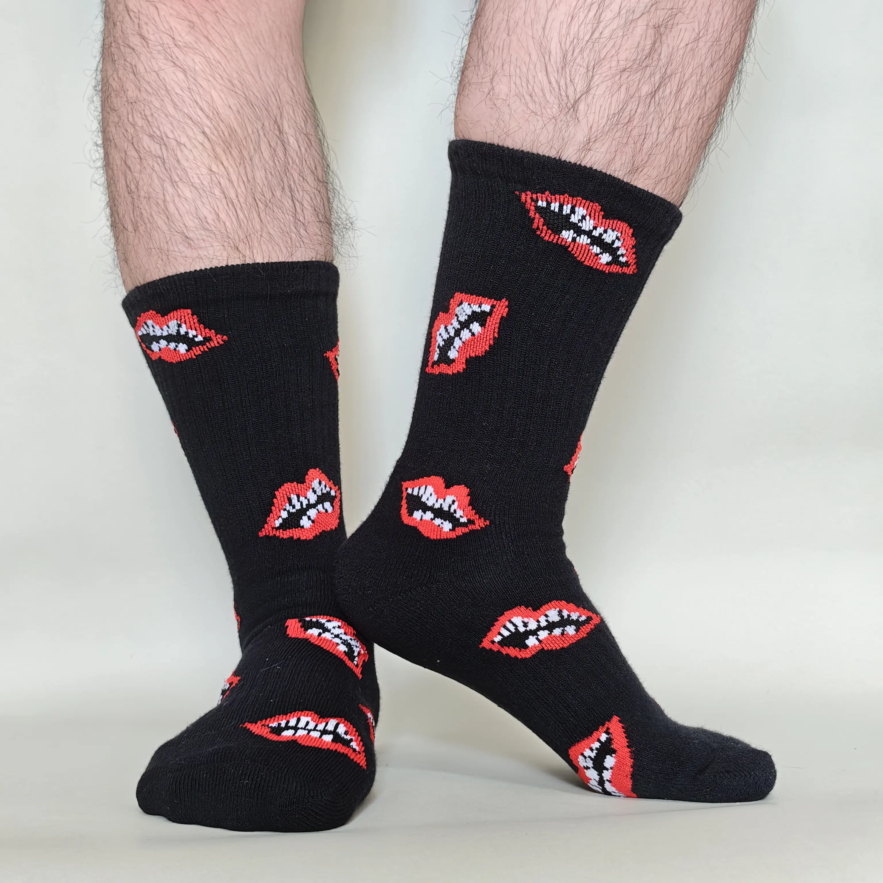 Four-season outdoor sports socks. Multifunctional fashion socks suitable for sports shoes and casual shoes, holiday gift, couple's socks, red lip socks