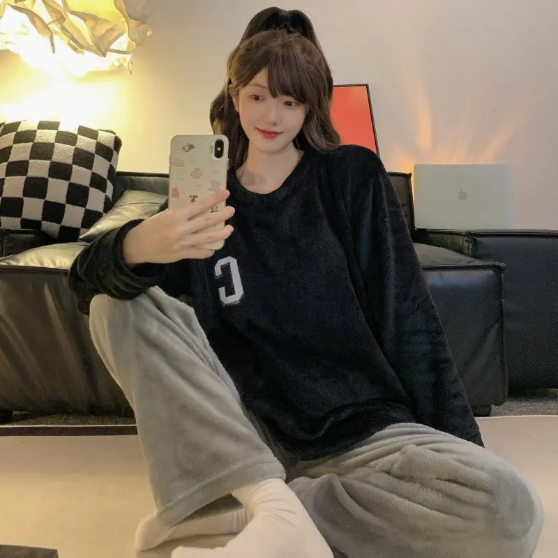 Gray black C character