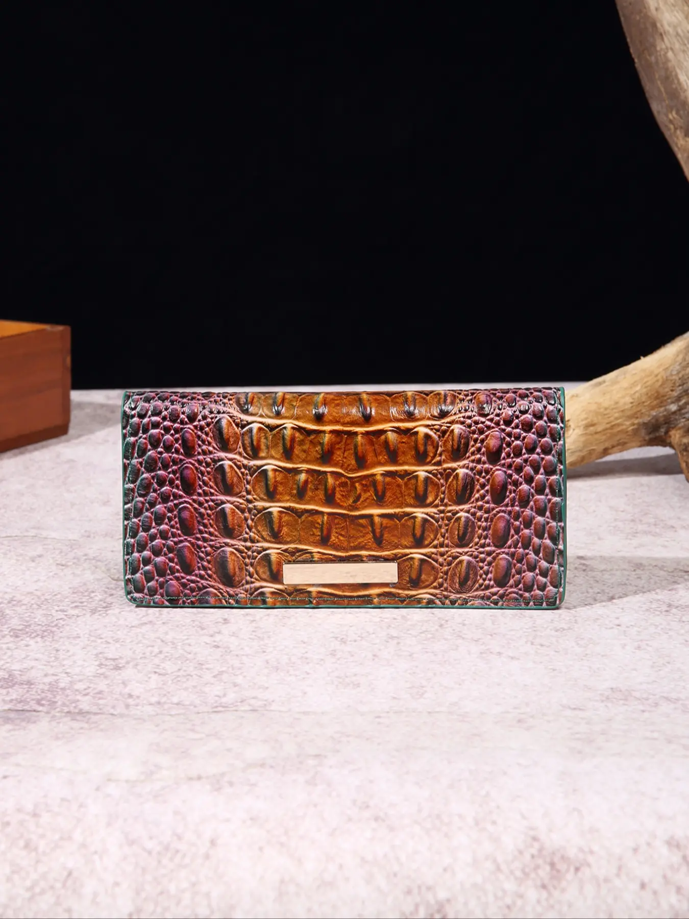 Classic Crocodile Pattern Long Pu Leather Wallet, Two-Fold Design, Durable Leather Material, Perfect for Everyday Use, Stylish Accessory, Durable Fashion Wallet, Fashionable Wallet