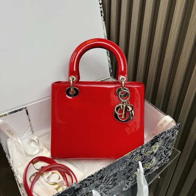 Pre-owned Dior Patent Shoulder Bags 7.8'' R139699 Shoulder Bag C6846760727 1224 T1 Chloe