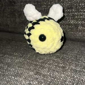Mini bumblebee crochet