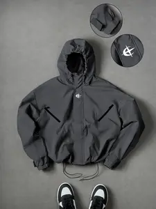 One men’s casual jacket with hood and zipper, urban relaxed style; slanted zip pockets paired with a drawstring hem, front print detailing; suitable for men’s everyday commuting, strolling, and exploring shops—relaxed, versatile, trendy, and visually appe