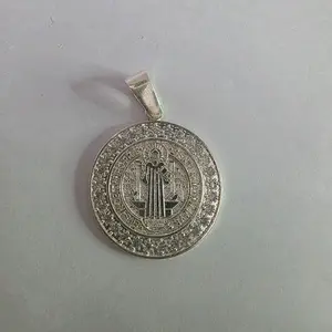 Pendant San Benito Round Design with Detailed Engraving and Secure Clasp for Everyday Wear
