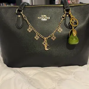 2Pcs Gold Initial C Bag Charm Rhinestone Clover Purse Chain Strap Old Money Handbag Accessories