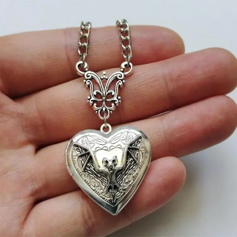 Fashion New  Silver Color Heart Pendant Necklace Stainless Steel Retro Simple Personality Punk Style Men and Women Accessories