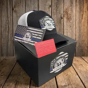 Gorra Código 4 - Edición Premium Línea Azul (Caja + Stickers Incluidos)