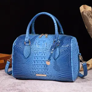 Luxurious lady's crocodile-pattern faux leather Boston bag - large capacity, multifunctional crossbody/shoulder bag, zip closure design, suitable for daily commuting, parties, and work occasions, with oiled edge details, fashionable for banquets.