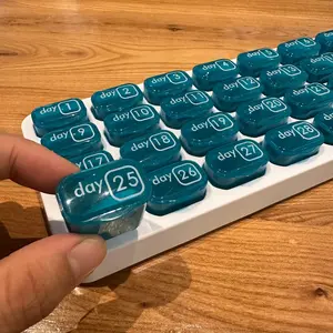 31 Days Pill Box, 1 Count 31-grid Portable Daily Pill Storage Box, Monthly Moving Pill Box, Home Pill Organizer for Daily Use, Healthcare