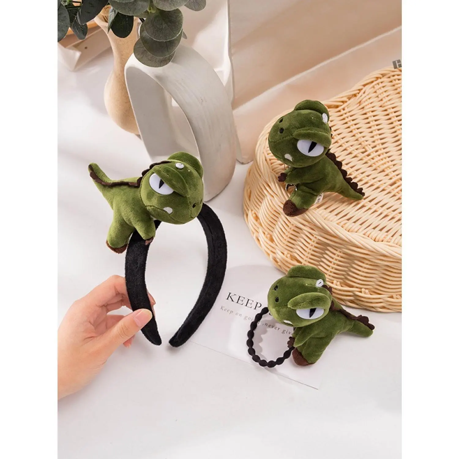 1pc cartoon green dinosaur cute shampoo headband, super cute doll head rope, dual-purpose plush delicate brooch hairpin