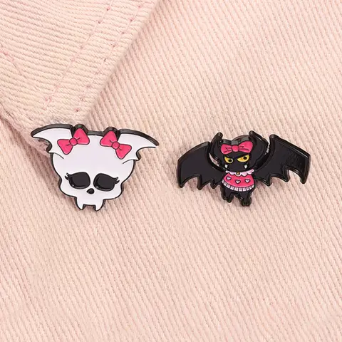2pcs/set Monster High Enamel Pins Monster Animated Movies Cartoon Black Bat White Skull with Pink Bow Metal Brooches Lapel Backpack Badge Fashion Jewelry Accessories Gifts for Friends Alloy Brooch Pin