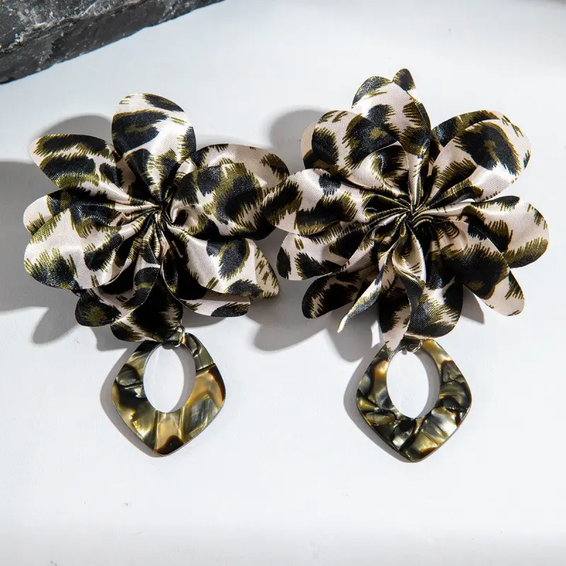 1 Pair Leopard Print Fabric Statement Earrings - Sexy Vacation Style, Large Circle Drop Earrings with Iron Ear Needle, Fashionable Unique Design for Banquets and Music Festivals 1 Pair Leopard Print Fabric Statement Earrings - Sexy Vacation Style, Large Circle Drop Earrings with Iron Ear Needle, Fashionable Unique Design for Banquets and Music Festivals