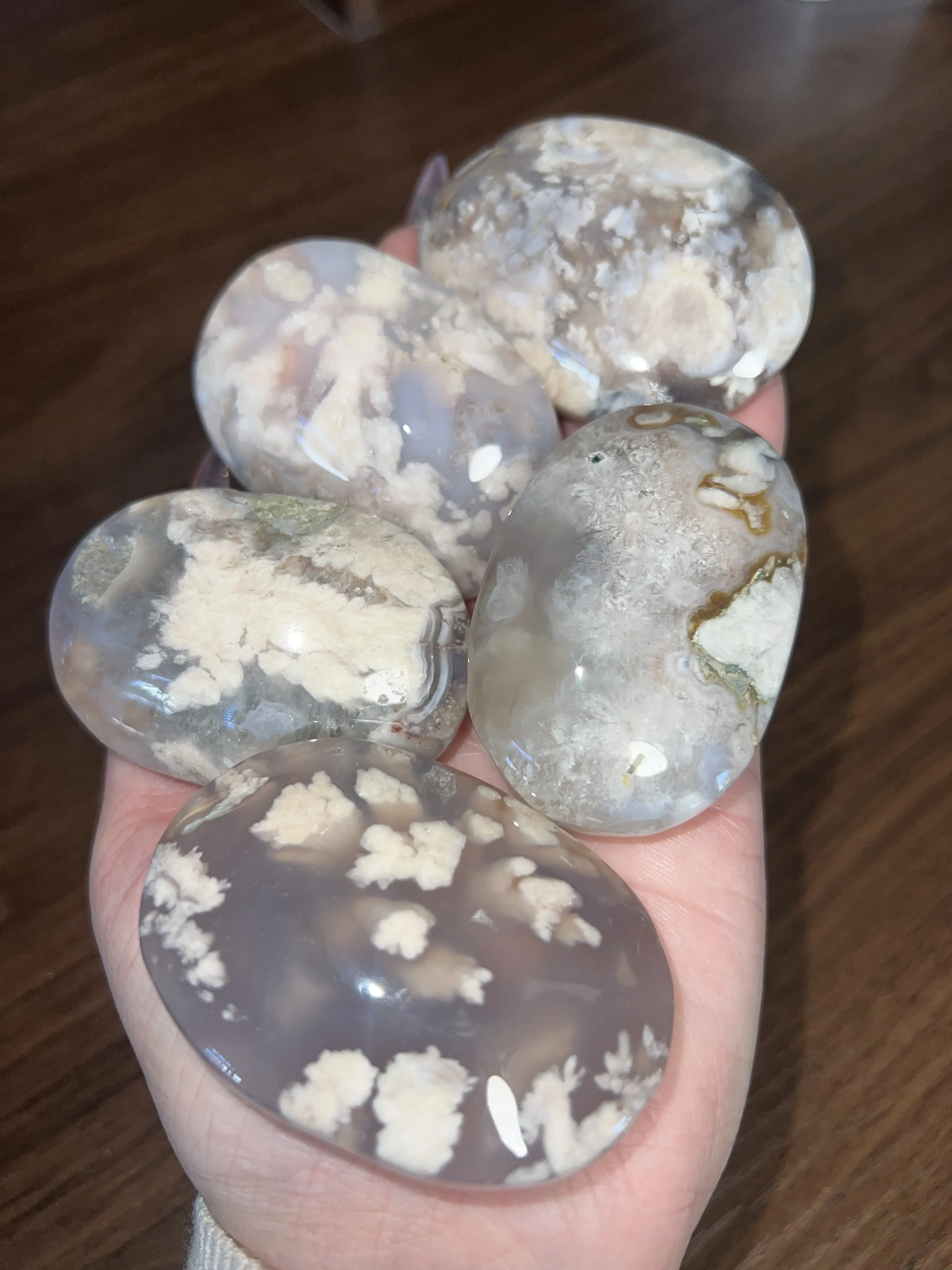 Natural Crystal: Flower Agate Palm Stones