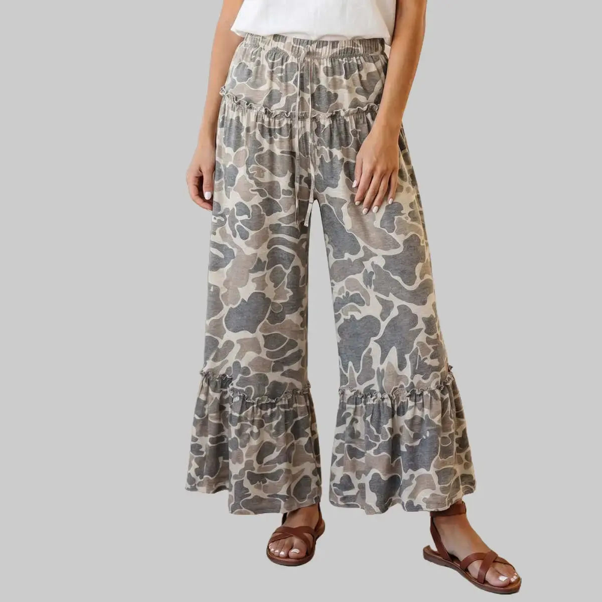 Overised Camo Print Wide Leg Palazzo High Stretch Casual Pants, Elastic Drawstring High Waist Ruffle Flared Hem Loose Trousers, Soft Lightweight Bottoms in Brown Gray Beige Camouflage Print, , Multiple Sizes to Choose