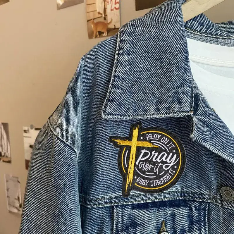 Pray on It Unique Embroidery Letter Pattern Hand Embroidered Patch, Embroidery Patches, Stylish Lettered Embroidery, 1 Count Iron on Sew on Patch for Clothes, Jacket, Hat, Bag, DIY Gift for Friend