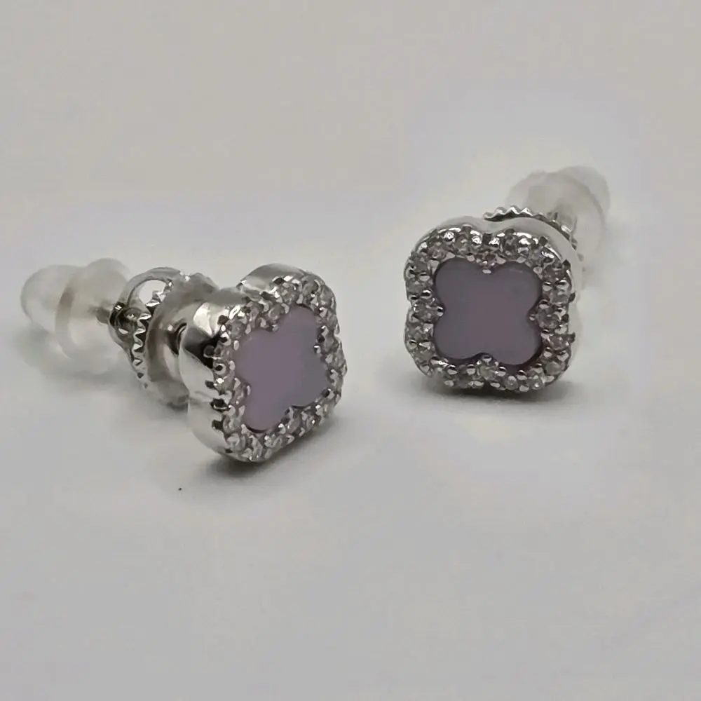 Moissanite stud clover's