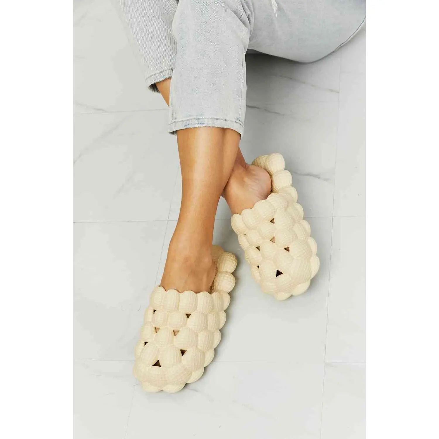 NOOK JOI Laid Back Bubble Slides in Khaki